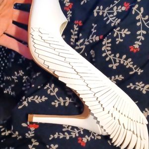 Nwot, new in original box,  ANGELWINGS YRU heel sz 9,Angyl Bone,Ivory